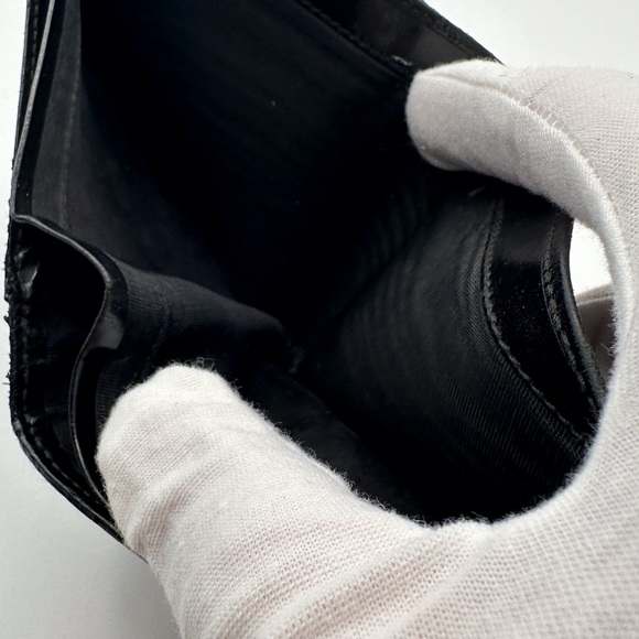 Prada patent Leather bi fold wallet - Picture 6 of 10